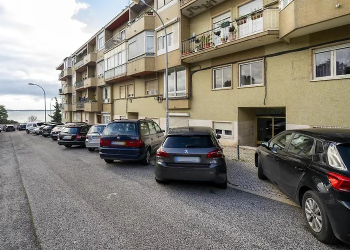 Whome Peaceful Alges Family Home Away From City Noise
